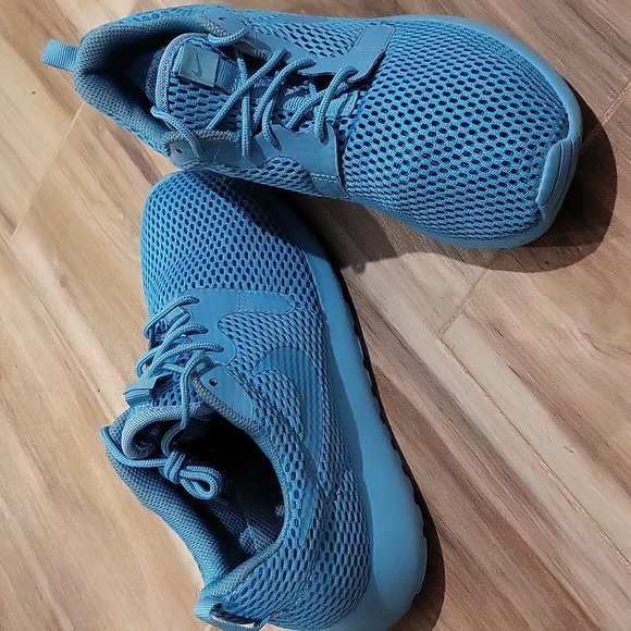 Nike Sneakers - Picture 2 of 5
